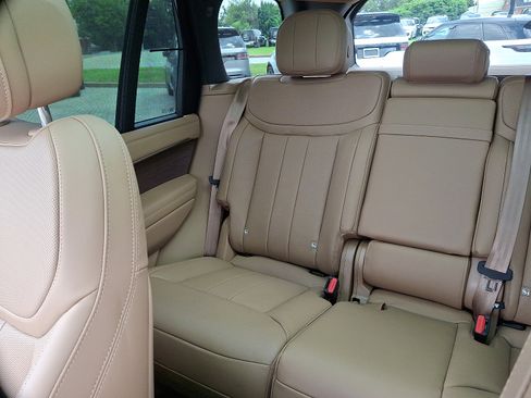 New 2025 Land Rover Range Rover SE image 15