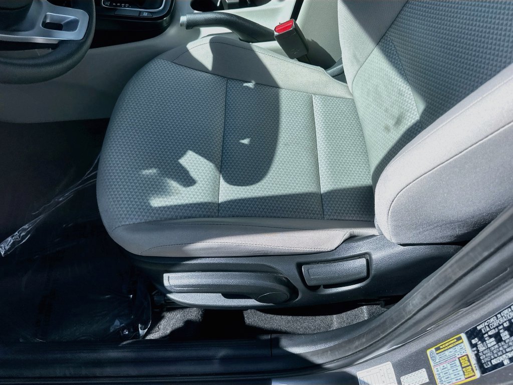 Used 2025 Kia Soul LX w/ LX Technology Package FWD image 18