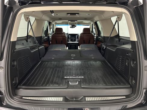 Used 2019 Cadillac Escalade ESV Luxury AWD/4WD image 41