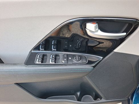 Used 2022 Kia Niro LXS image 22