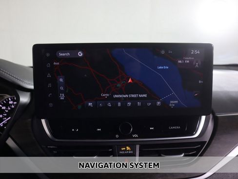 Used 2023 Nissan Altima 2.5 SV w/ SV Premium Package image 3