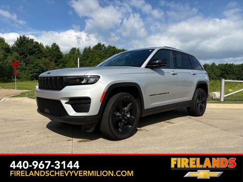 Used 2024 Jeep Grand Cherokee Altitude AWD/4WD image 1