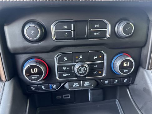 Used 2024 Chevrolet Tahoe High Country AWD/4WD image 20