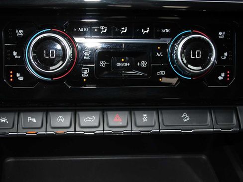Used 2024 GMC Sierra 1500 AT4 w/ AT4 Premium Package AWD/4WD image 45