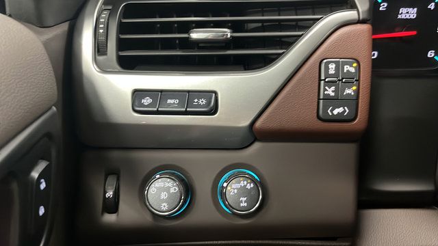 Used 2019 Chevrolet Suburban Premier AWD/4WD image 36