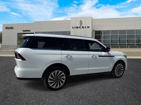 New 2026 Lincoln Navigator Black Label AWD/4WD image 3