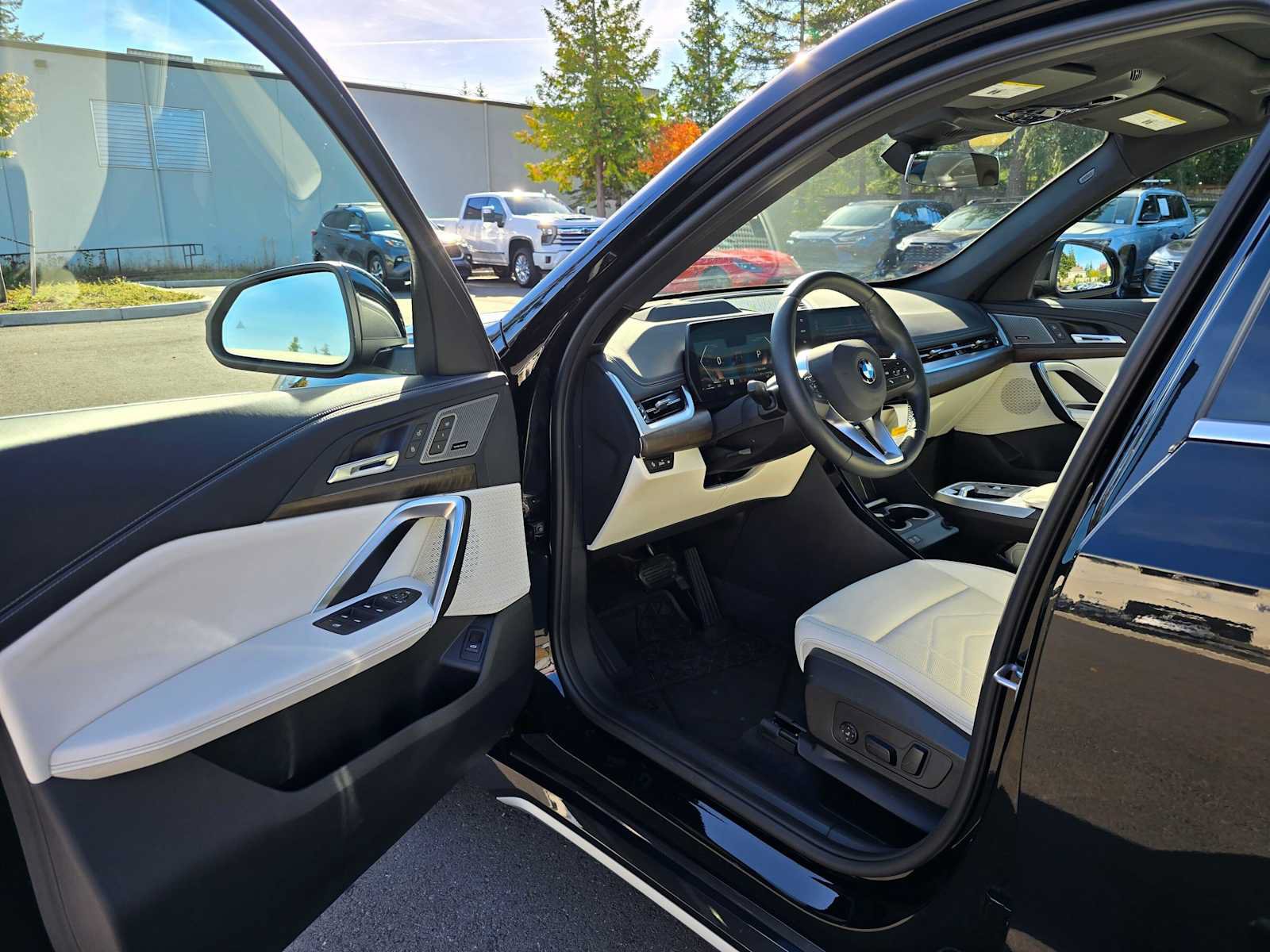 Used 2026 BMW X1 xDrive28i w/ Technology Package AWD/4WD image 19