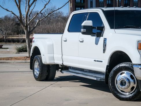 Used 2020 Ford F350 Lariat w/ Lariat Ultimate Package image 3