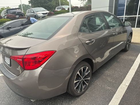 Used 2017 Toyota Corolla SE w/ Carpet Mat Package (TMS) FWD image 8