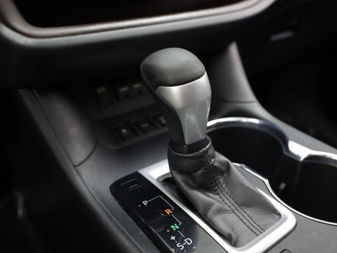 Used 2019 Toyota Highlander XLE AWD/4WD image 19