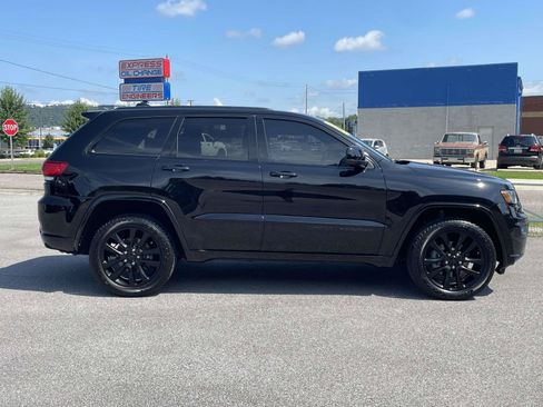 Used 2020 Jeep Grand Cherokee Altitude AWD/4WD image 2