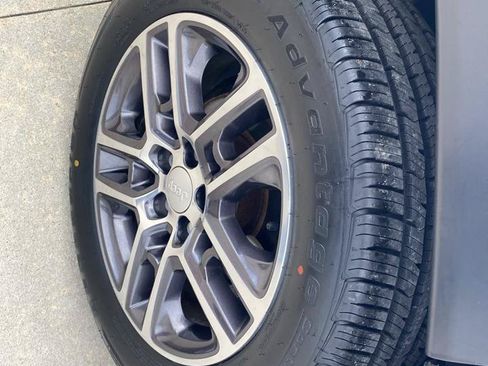 Used 2017 Jeep Compass Latitude w/ Popular Equipment Group AWD/4WD image 12