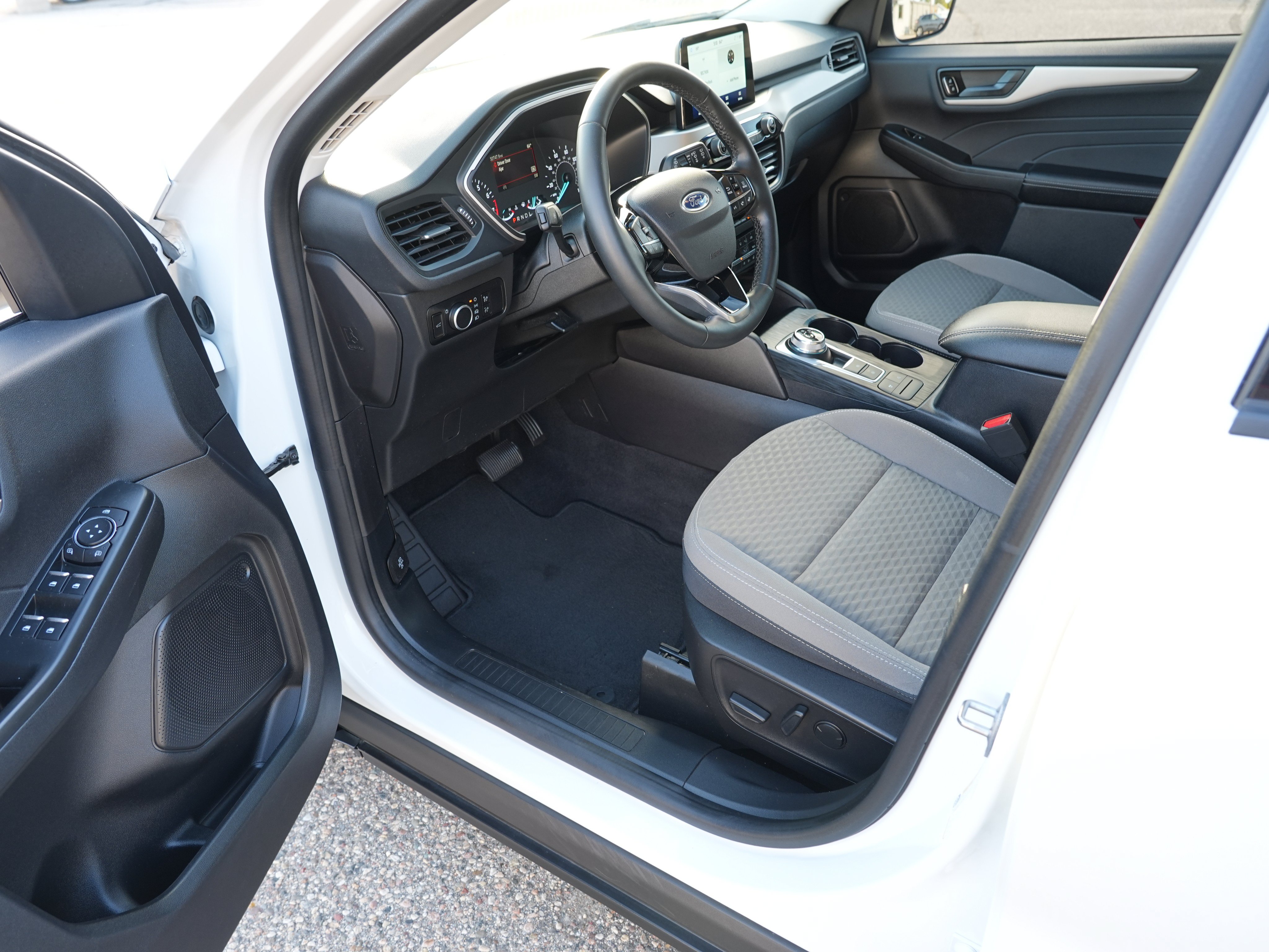 Used 2022 Ford Escape SE w/ SE Sport Appearance Package AWD/4WD image 15