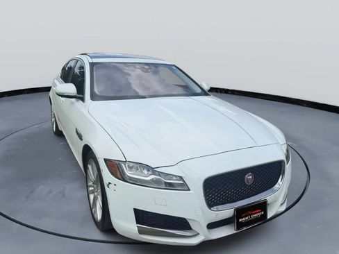 Used 2017 Jaguar XF Prestige RWD image 1