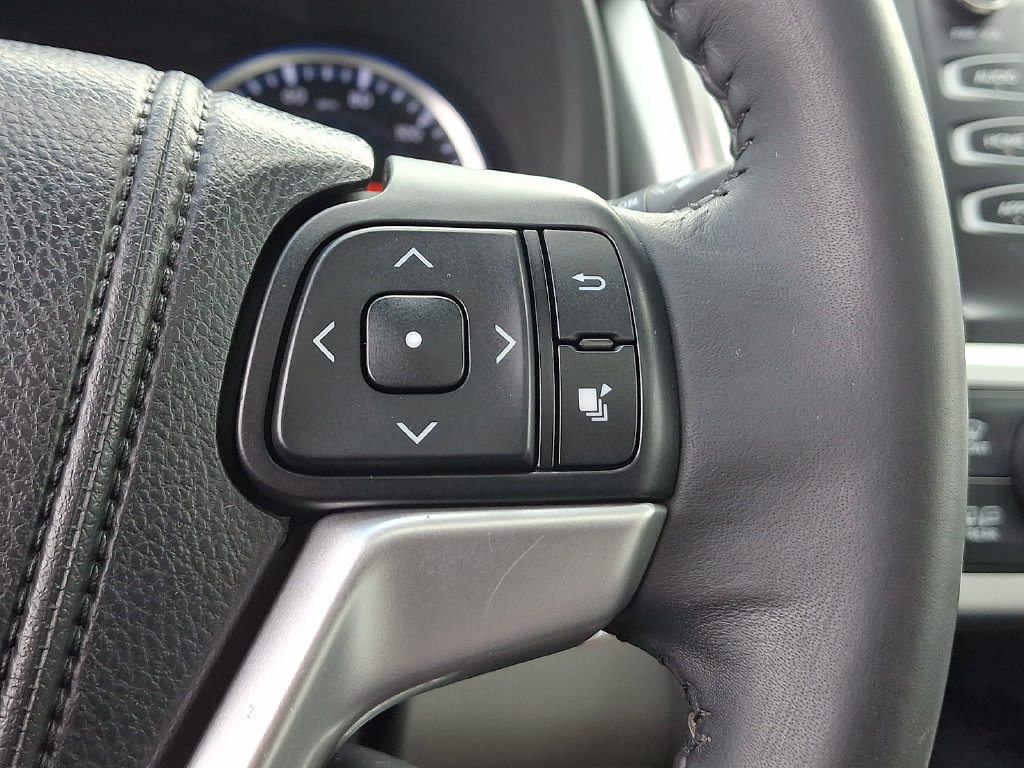 Used 2015 Toyota Highlander XLE FWD image 22