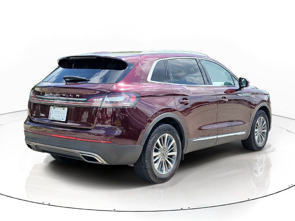 Used 2022 Lincoln Nautilus FWD w/ Premium Package image 3