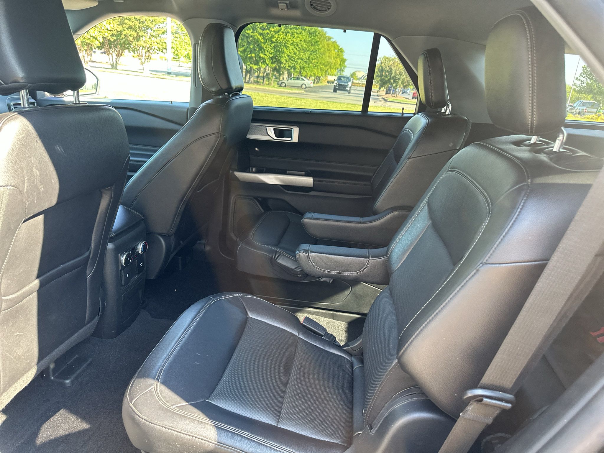 Used 2023 Ford Explorer Limited w/ Equipment Group 301A RWD image 18