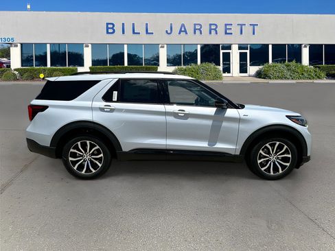 New 2026 Ford Explorer ST-Line RWD image 3