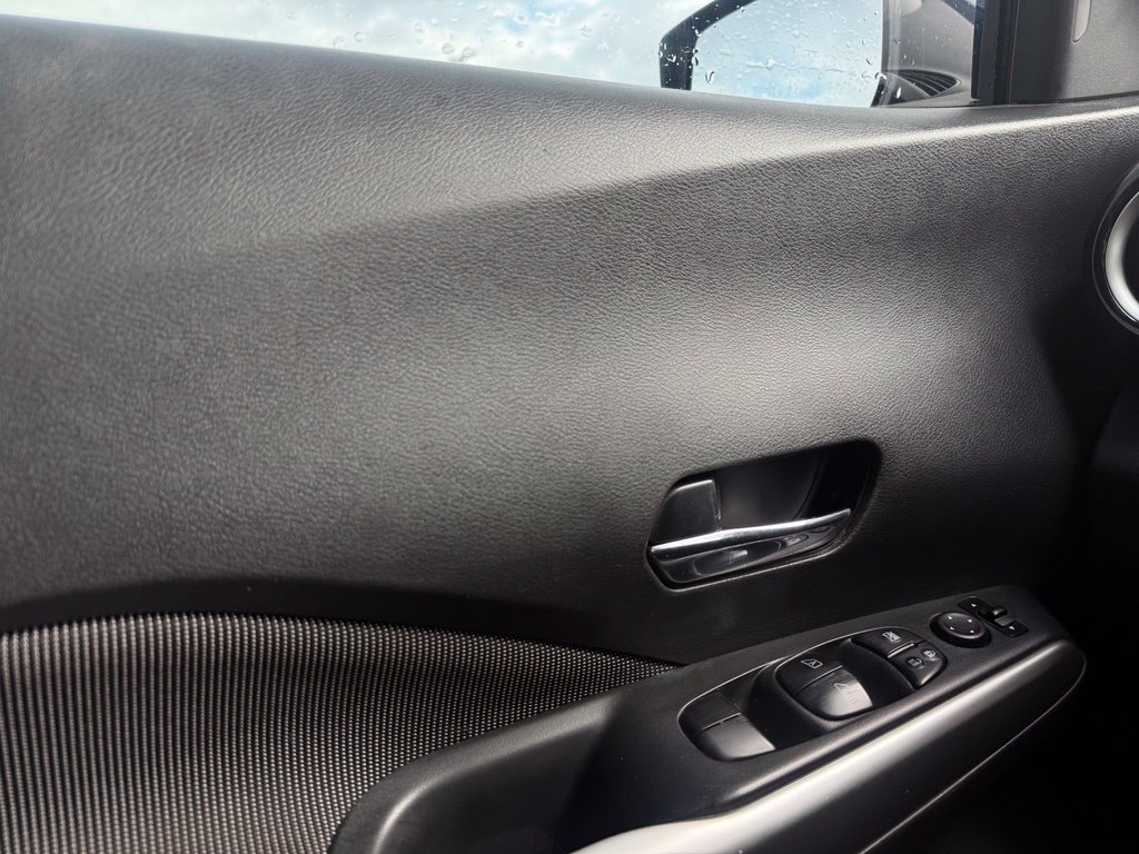 Used 2018 Nissan Kicks SV FWD image 11