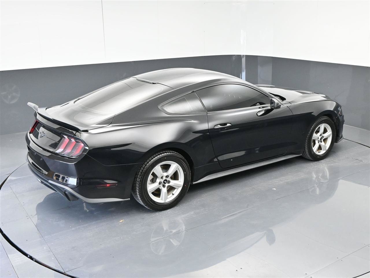 Used 2018 Ford Mustang Coupe RWD image 23