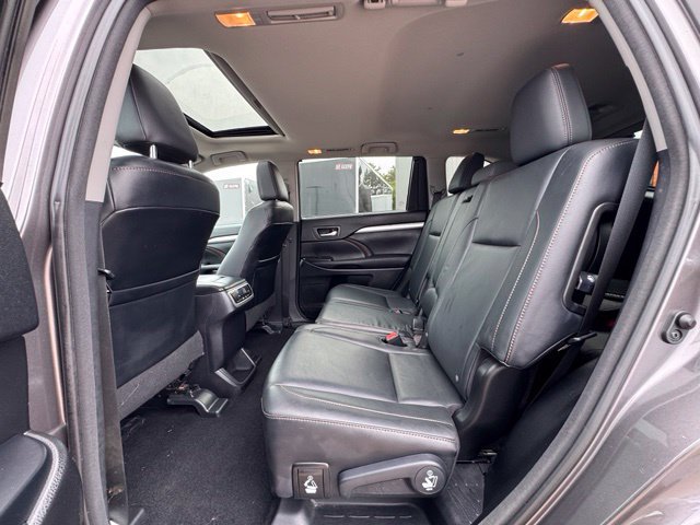 Used 2017 Toyota Highlander XLE AWD/4WD image 13