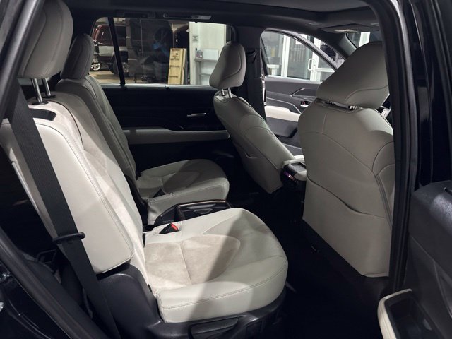 Used 2024 Toyota Grand Highlander AWD Hybrid image 32
