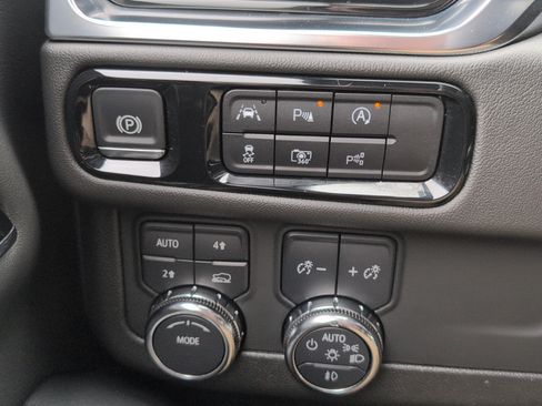Used 2025 GMC Yukon XL Denali AWD/4WD image 15