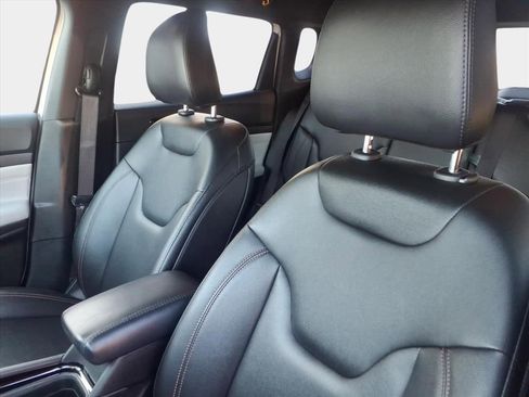 Used 2024 Jeep Compass Limited image 8