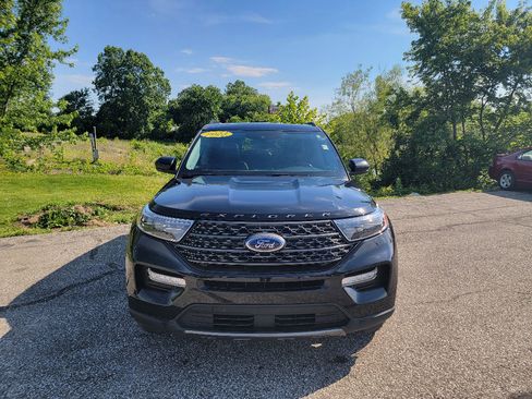 Used 2023 Ford Explorer XLT w/ Equipment Group 202A AWD/4WD image 2