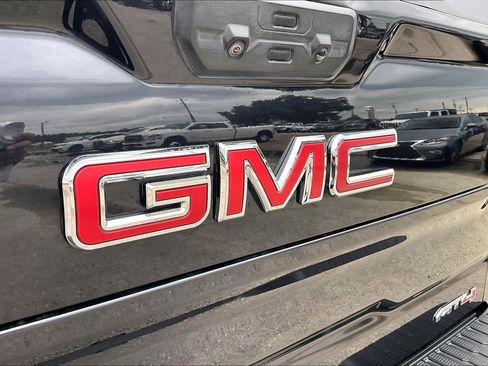 Used 2023 GMC Sierra 1500 AT4 w/ Technology Package AWD/4WD image 30