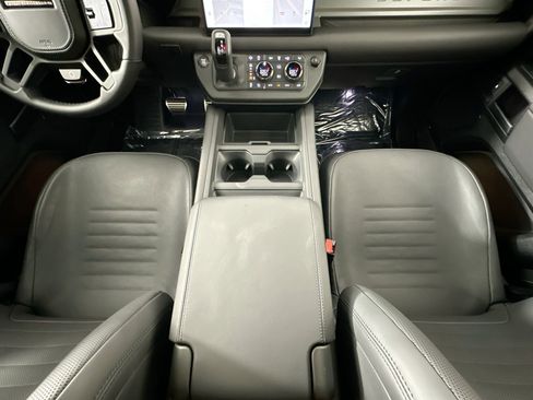 Used 2025 Land Rover Defender 110 image 23