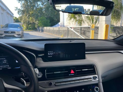 Used 2025 Genesis G70 2.5T image 18