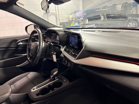 Used 2024 Chevrolet Trax RS w/ Driver Confidence Package FWD image 30