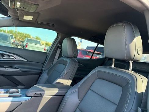 Used 2024 Chevrolet Equinox EV LT FWD image 11