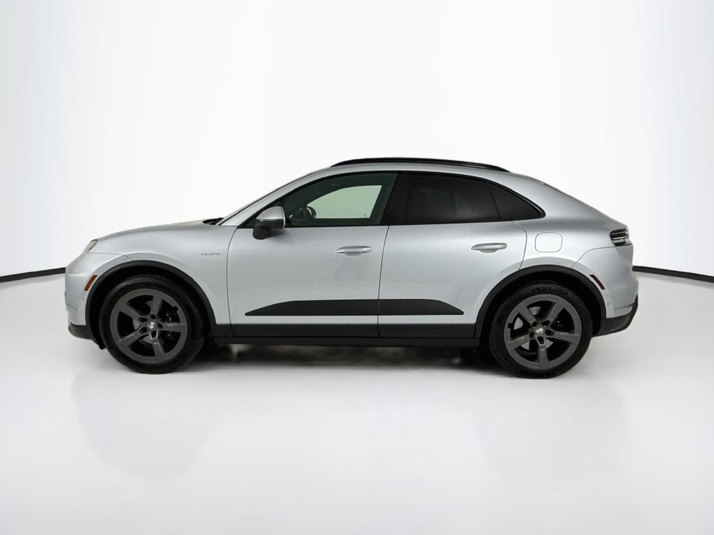 Certified 2025 Porsche Macan Electric RWD image 2