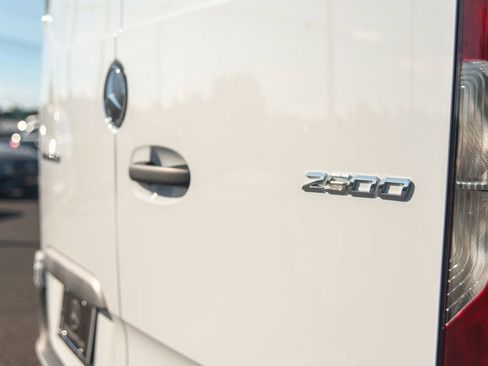 Used 2024 Mercedes-Benz Sprinter 2500 image 16
