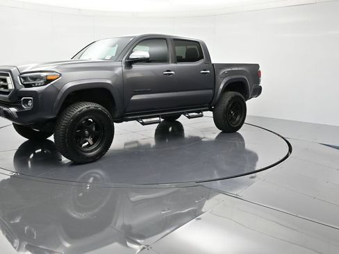 Used 2022 Toyota Tacoma Limited image 1