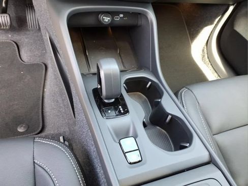 New 2026 Volvo XC40 B5 Core AWD/4WD image 24