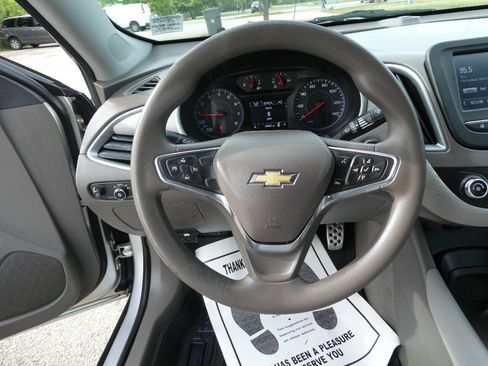 Used 2017 Chevrolet Malibu LS FWD image 11