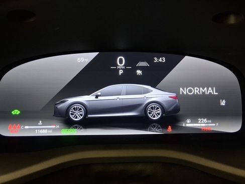 Used 2025 Toyota Camry XSE image 28