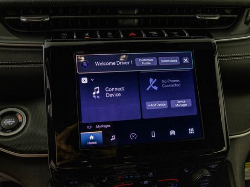 New 2025 Jeep Grand Cherokee Altitude image 27