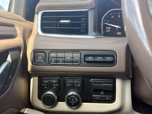 Certified 2021 GMC Yukon Denali w/ Denali Premium Package AWD/4WD image 40