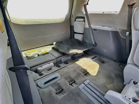 Used 2014 Toyota Sienna LE FWD image 30