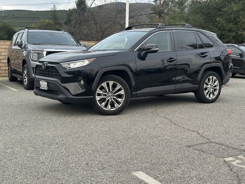 Used 2021 Toyota RAV4 XLE Premium image 1