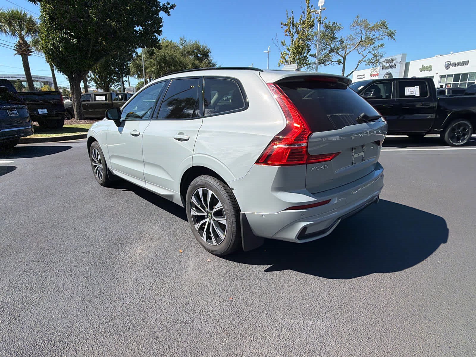 Used 2024 Volvo XC60 B5 Plus w/ Climate Package AWD/4WD image 12