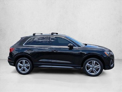 Used 2022 Audi Q3 2.0T Premium w/ Convenience Package AWD/4WD image 4