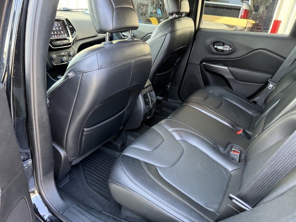 Used 2020 Jeep Cherokee Limited AWD/4WD image 12