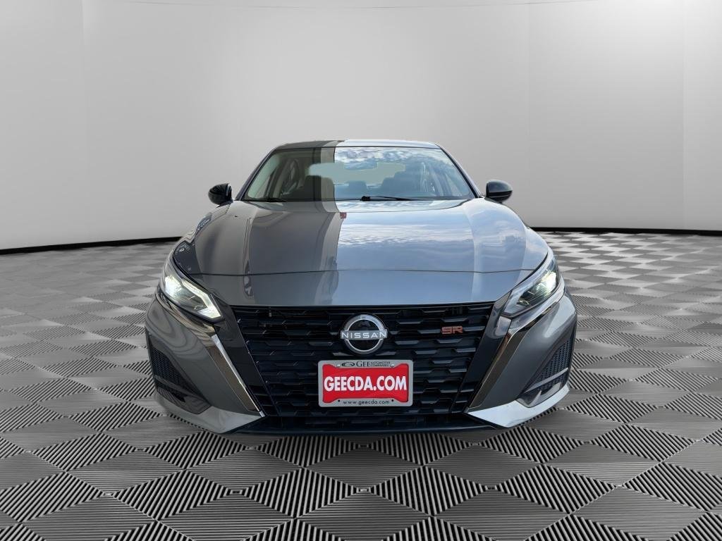 Used 2025 Nissan Altima 2.5 SR AWD/4WD image 2