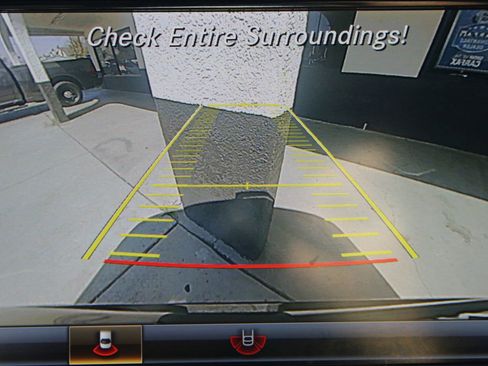 Used 2019 Mercedes-Benz GLC 300 4MATIC w/ Premium Package image 32