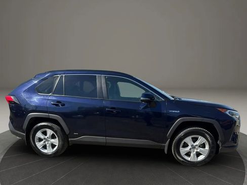 Used 2019 Toyota RAV4 XLE w/ Convenience Package AWD/4WD image 4
